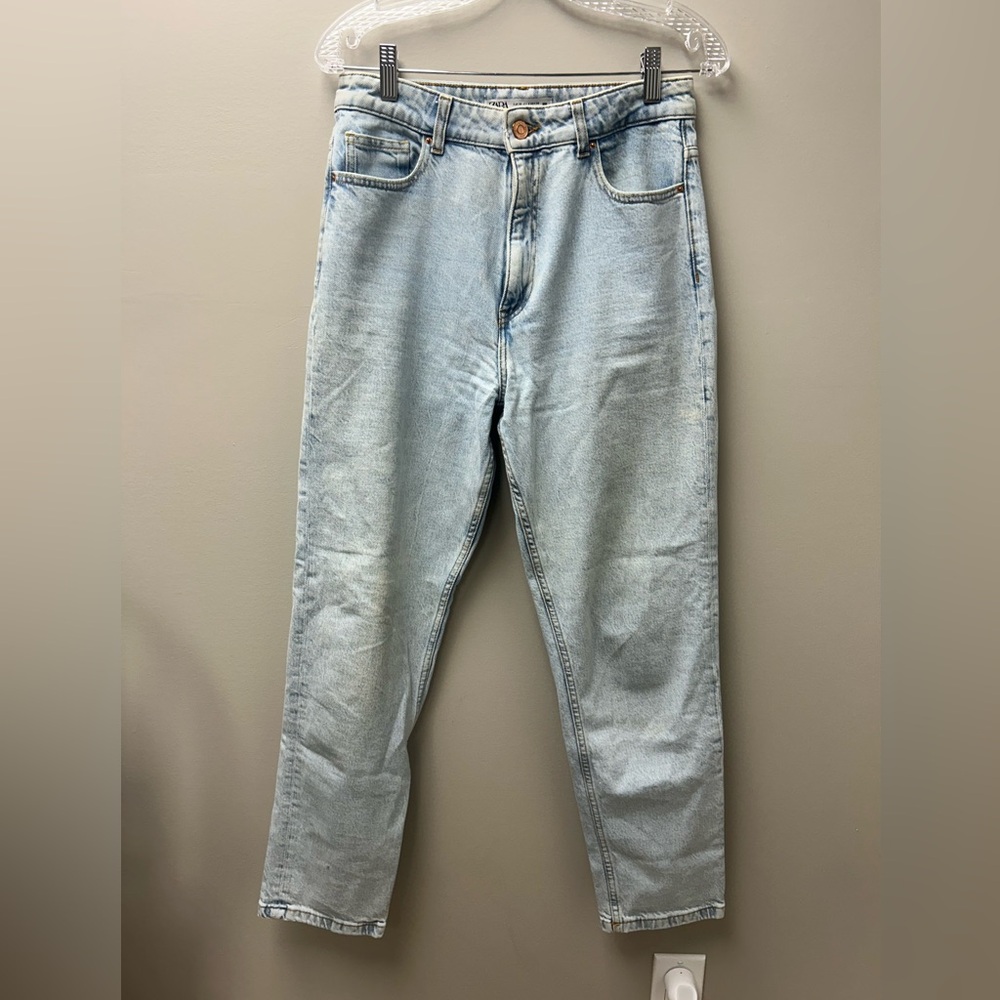 Zara‎ Women’s Light Wash Straight Leg Jeans